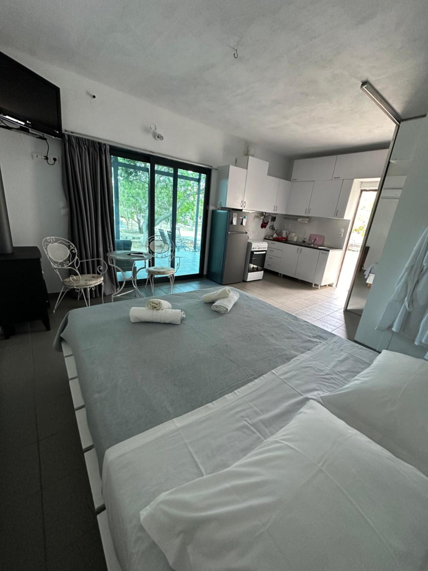 Solmar Aegina With Private Pool - Jacuzzi Apartament *