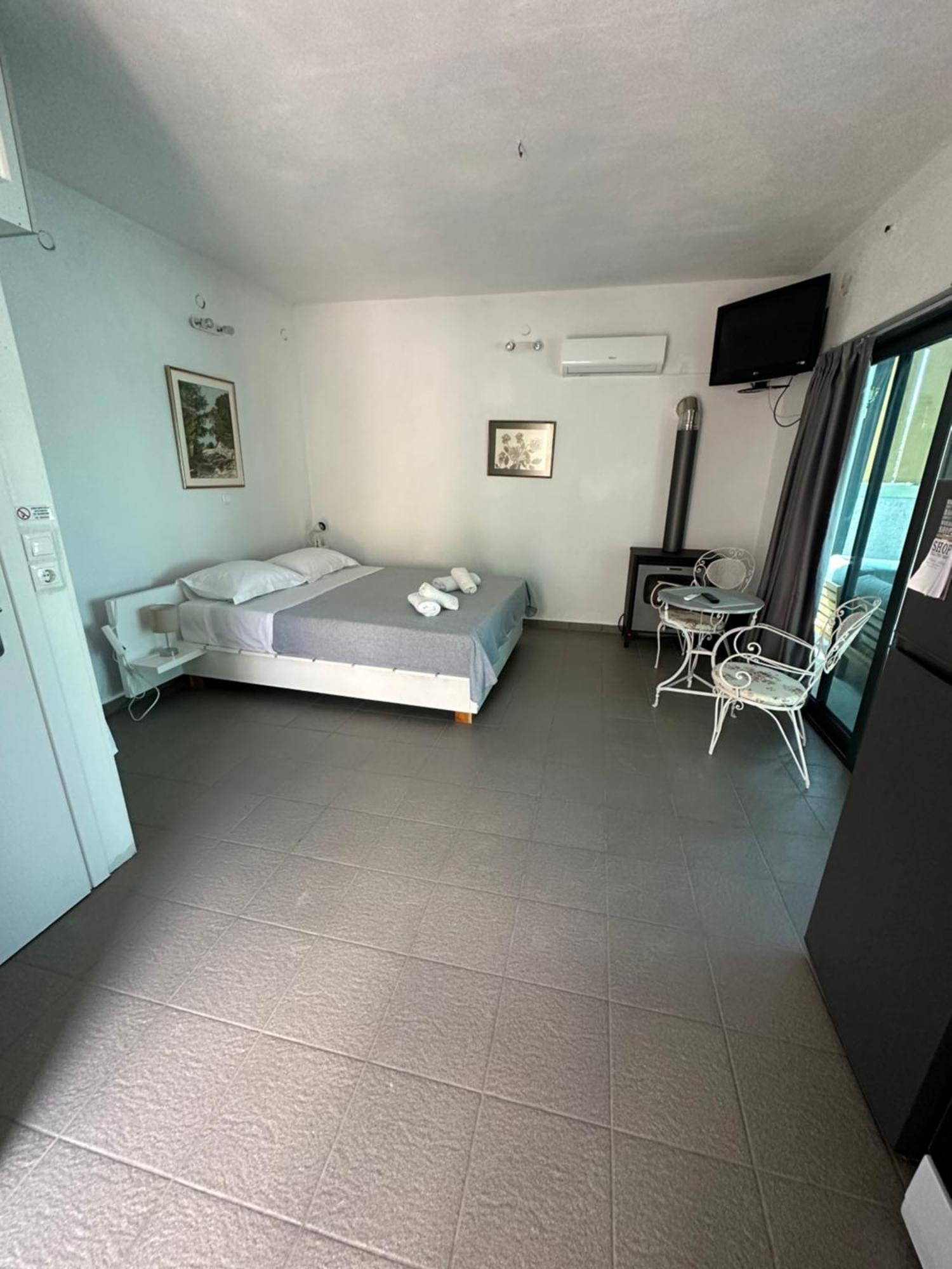 Solmar Aegina With Private Pool - Jacuzzi Apartment